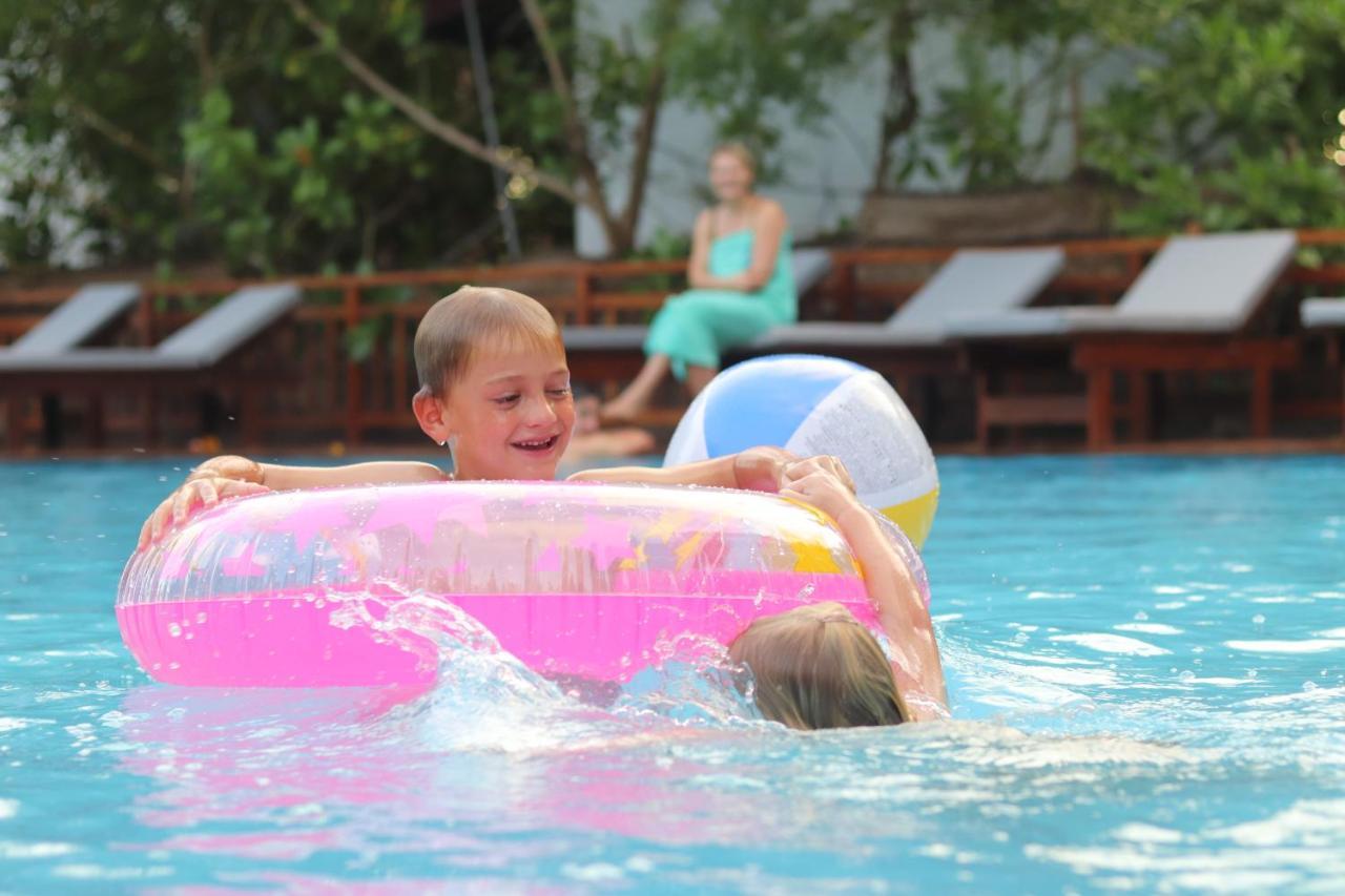 Marakolliya Beach Resort Tangalle Bagian luar foto