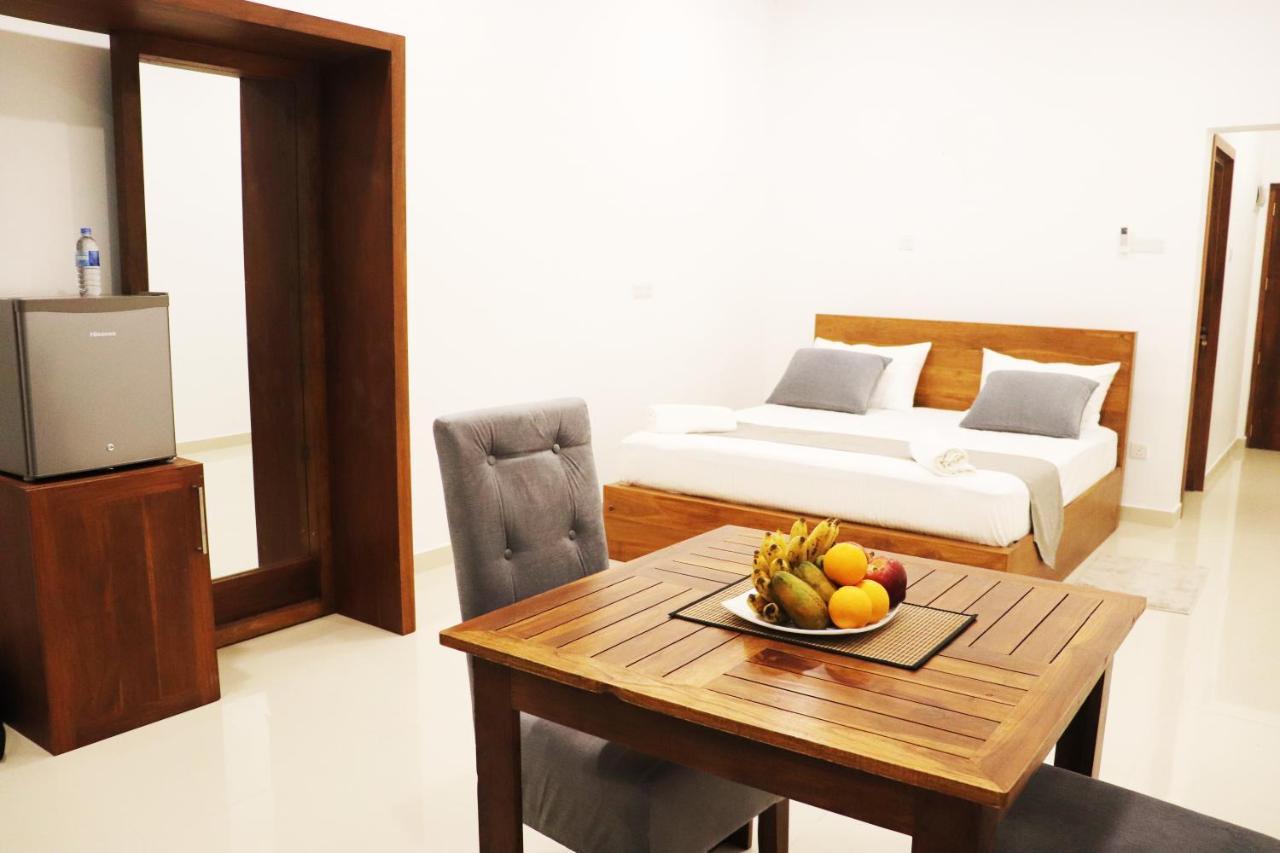 Marakolliya Beach Resort Tangalle Bagian luar foto
