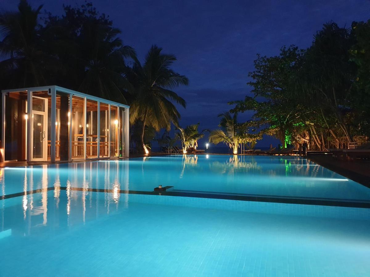 Marakolliya Beach Resort Tangalle Bagian luar foto