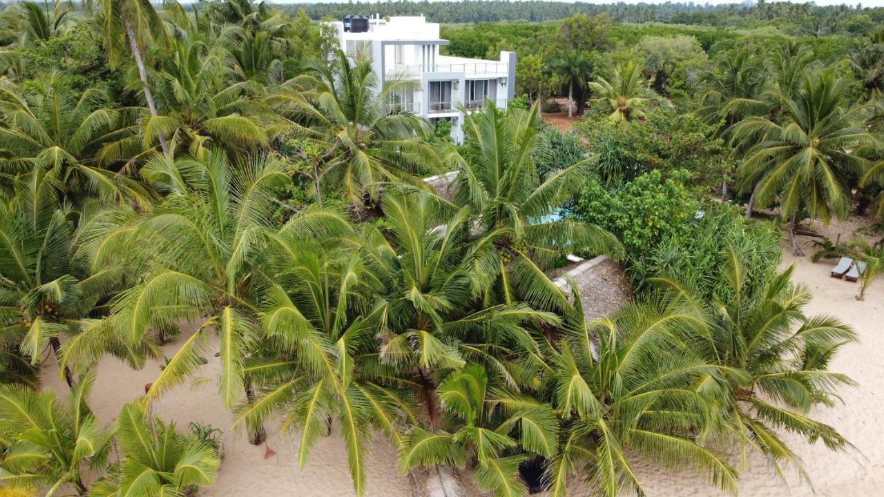 Marakolliya Beach Resort Tangalle Bagian luar foto