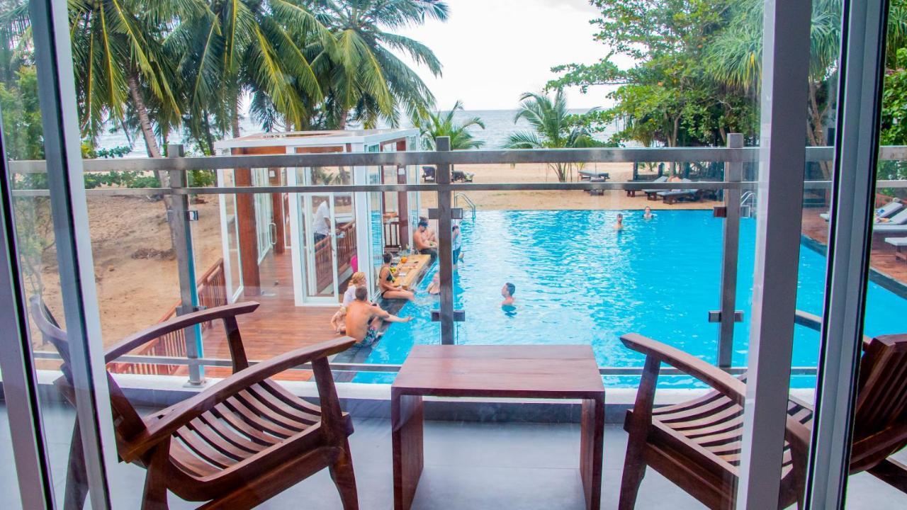 Marakolliya Beach Resort Tangalle Bagian luar foto