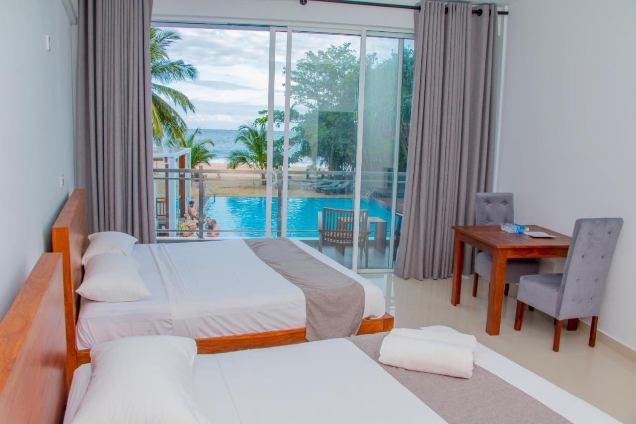 Marakolliya Beach Resort Tangalle Bagian luar foto