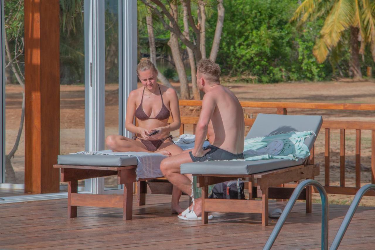 Marakolliya Beach Resort Tangalle Bagian luar foto