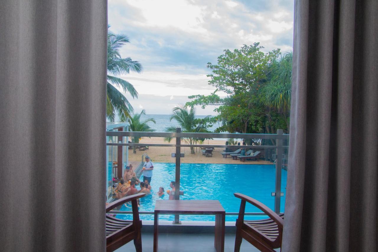 Marakolliya Beach Resort Tangalle Bagian luar foto