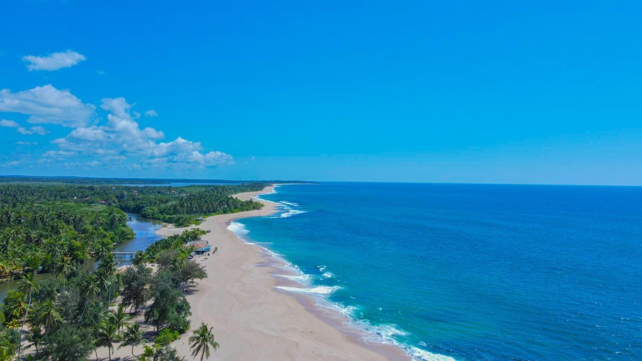 Marakolliya Beach Resort Tangalle Bagian luar foto