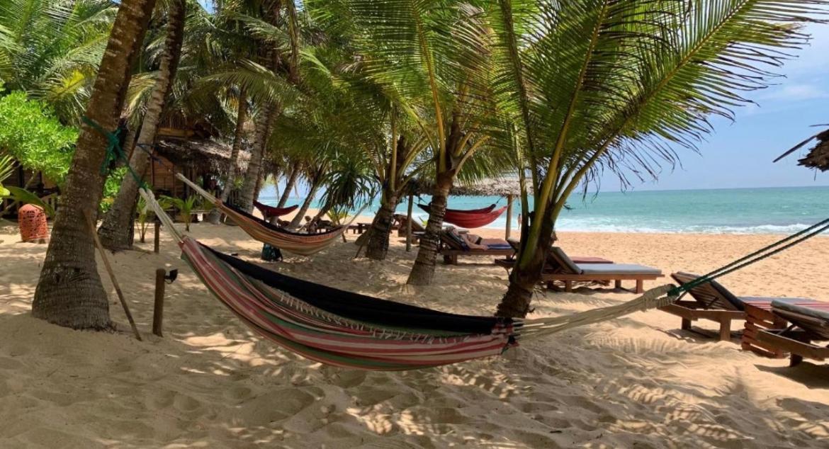 Marakolliya Beach Resort Tangalle Bagian luar foto