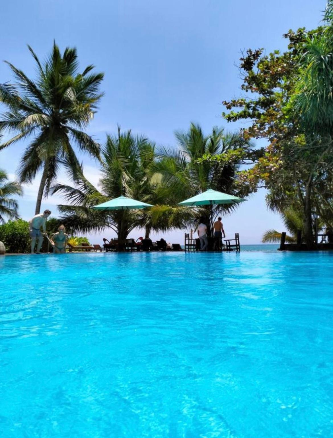 Marakolliya Beach Resort Tangalle Bagian luar foto